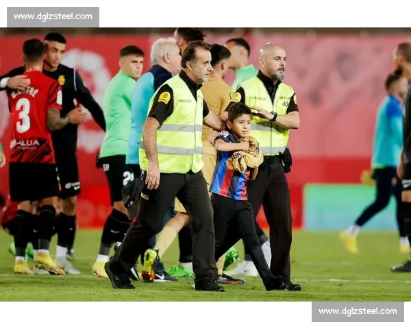 佩德里晒 “眼镜” 庆祝：用热爱聚焦世界杯